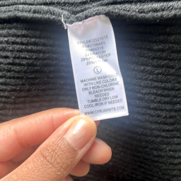 Long black cardigan - Picture 3 of 6